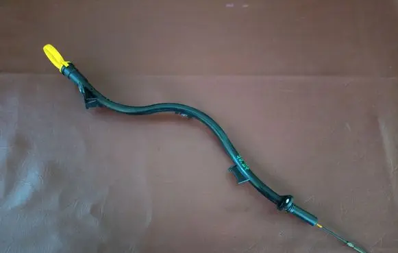 Volkswagen Touran III Oil level dip stick 04L103634B