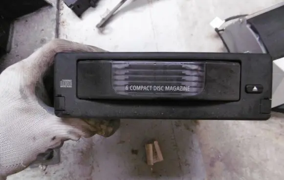 BMW 5 E60 E61 CD/DVD changer 