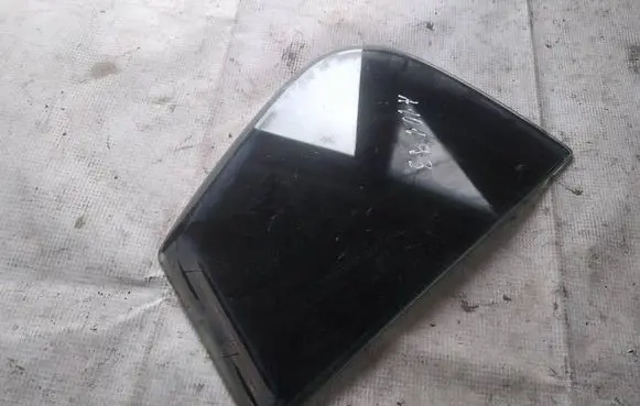 Rear vent window glass