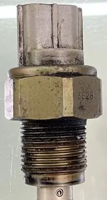 Renault Espace IV Fuel pressure regulator 