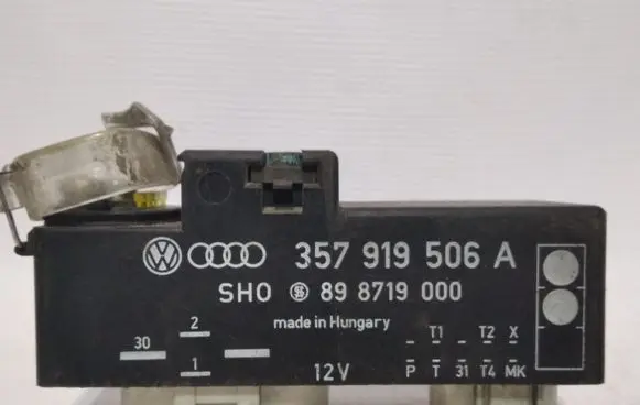 Volkswagen Golf III Coolant fan relay 357919506A