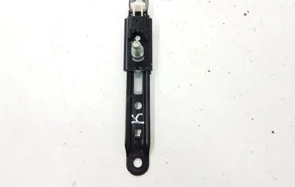Toyota Avensis T270 Seat belt adjustment rail E563001