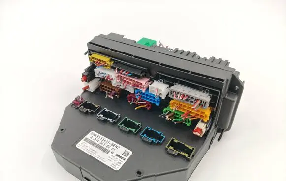 Mercedes-Benz C W204 Fuse box set A2045456201
