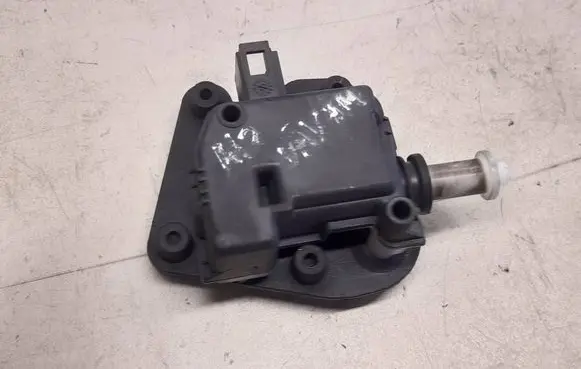 Audi A3 S3 8P Tailgate boot lock/latch motor 8E9827833
