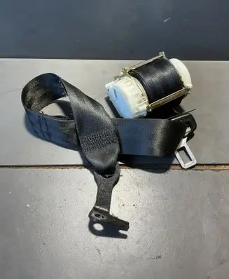 Volkswagen Golf Plus Rear seatbelt 33048192