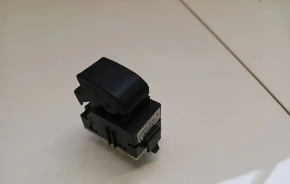 Toyota Avensis T250 Electric window control switch 8481005050 37080A144A