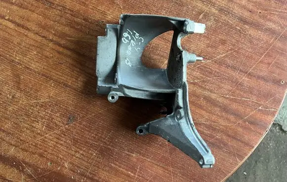 Citroen C4 Grand Picasso Engine mounting bracket 9672309780