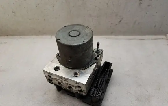 Toyota Avensis T270 ABS Pump 0265950749 4405005130 4454005070