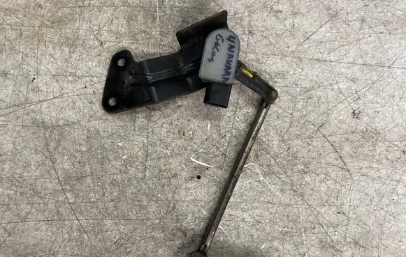 Nissan Navara D23 Rear air suspension level height sensor 5381289901