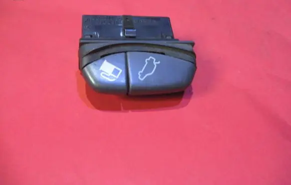 Volvo S70 V70 V70 XC Tailgate/boot open switch button 013170000 9162946