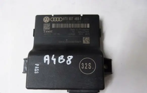 Audi A4 S4 B8 8K Gateway control module 8T0907468F