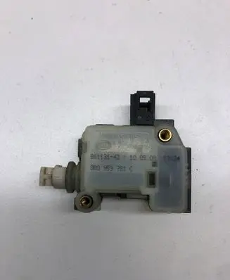 Volkswagen Polo IV 9N3 Tailgate boot lock/latch motor 3B0959781C