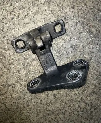 BMW X5 E53 Tailgate/trunk/boot hinge 8402183