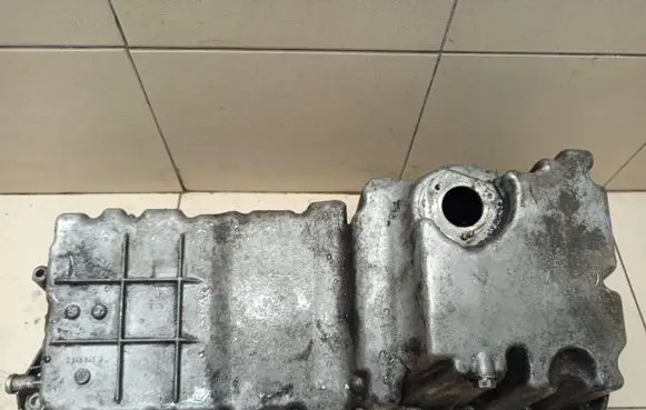 BMW 5 E39 Oil sump 2248645