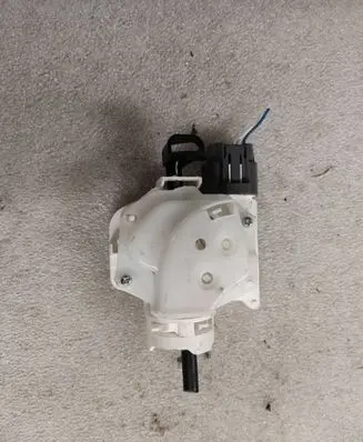 Mitsubishi Outlander Fuel tank cap lock 
