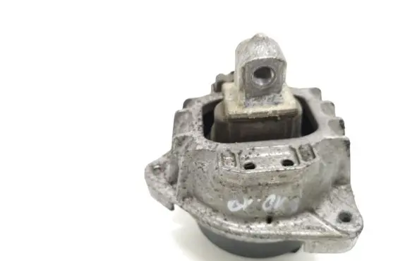 Engine mount bracket