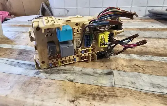 Toyota Avensis T250 Fuse module 82641CA010F