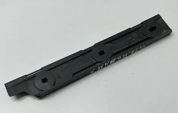Rear bumper mounting bracket