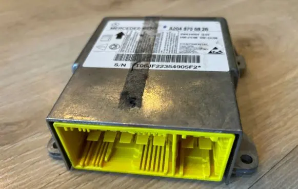 Mercedes-Benz C W204 Airbag control unit/module A2048706826 5WK44004