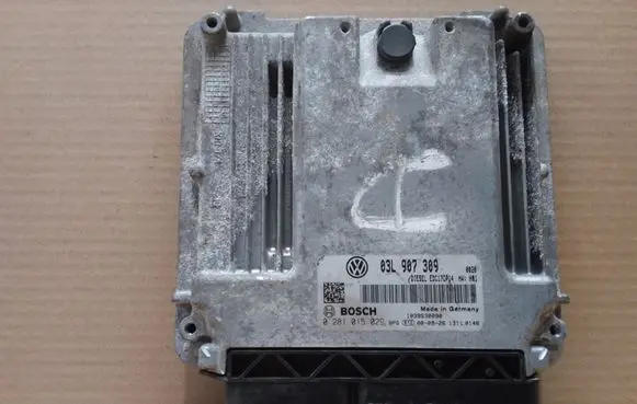 Volkswagen PASSAT B6 Engine control unit/module 03L907309 0281015029