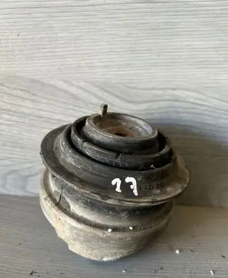 Mercedes-Benz E W211 Engine mount bracket