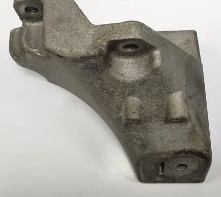 Volkswagen PASSAT B5.5 Engine mounting bracket 07D199307B