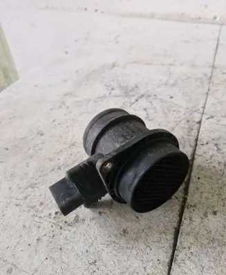 Volkswagen Golf IV Mass air flow meter 0280217121 06A906461