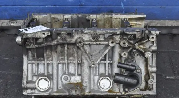 Chrysler Sebring (ST-22 - JR) Engine block 