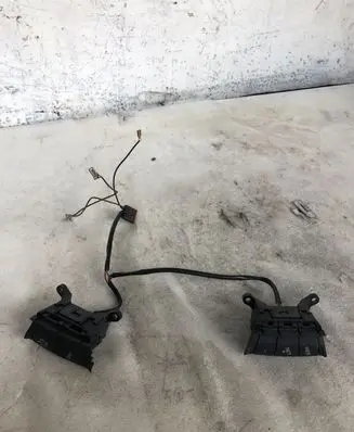 Ford Kuga I Steering wheel buttons/switches 