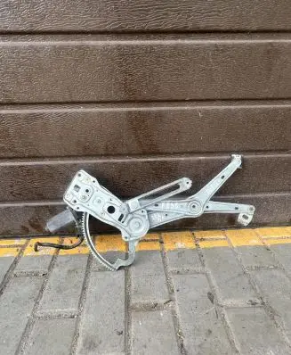 Mercedes-Benz C W202 Front door window regulator with motor 0130821709 F838