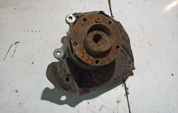 BMW 5 E39 Front wheel hub