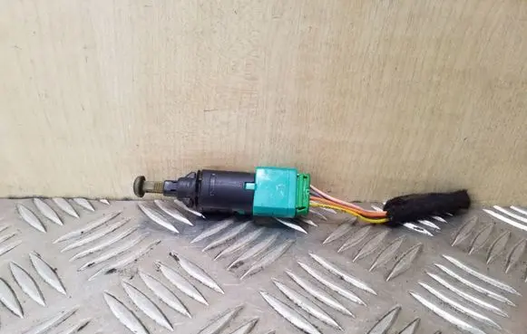 Citroen C4 I Brake pedal sensor switch 9650688480