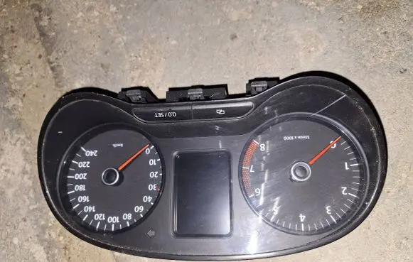 Volkswagen Polo V 6R Speedometer (instrument cluster) 6r0920