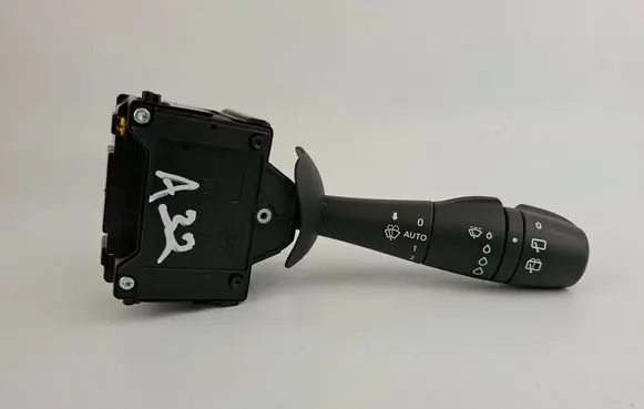 Renault Clio IV Wiper control stalk 8201168013