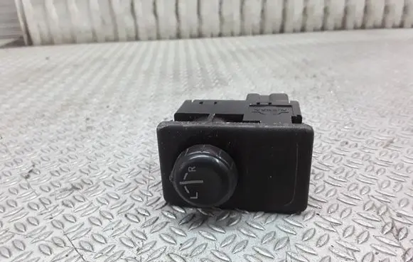 Nissan X-Trail T30 Wing mirror switch