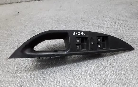 Seat Altea XL Electric window control switch 5P1867171A