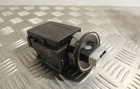 Volkswagen PASSAT B6 Ignition lock 3C0905843N