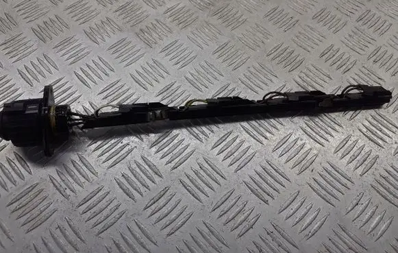 Volkswagen Touran I Fuel injector wires 038971803