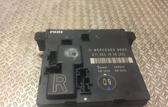Mercedes-Benz E W211 Door control unit/module 2118201626 A2118201626