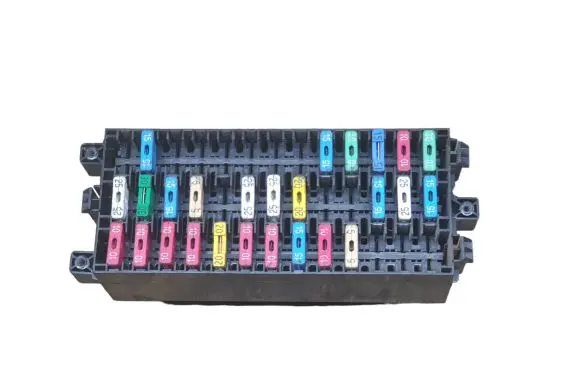 Renault Trafic II (X83) Fuse module