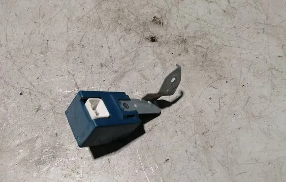 Toyota Prius (XW20) Window wiper relay 8594047010