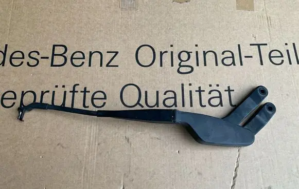 Mercedes-Benz C W204 Front wiper blade arm A2048201444