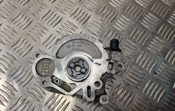 Volkswagen Polo V 6R Vacuum pump 03L145207