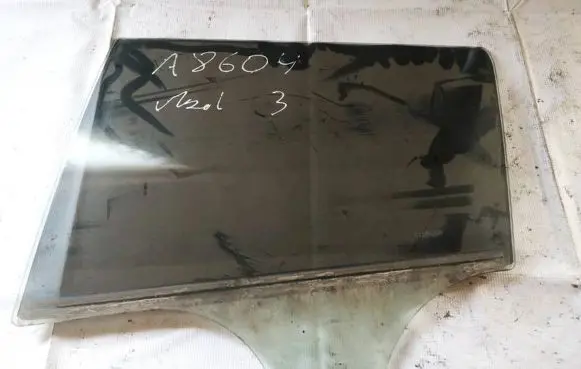 Mazda 3 II Rear door window glass as2