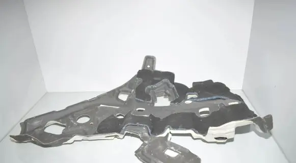 Engine bonnet/hood sound/heat insulation