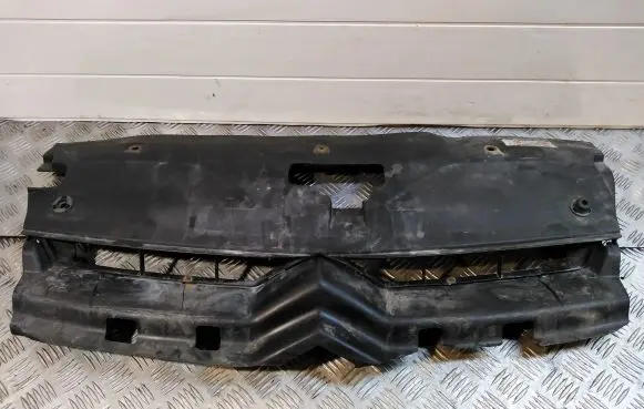 Citroen C5 Front bumper upper radiator grill