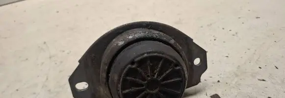 Engine mount bracket