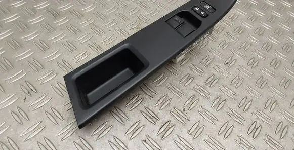 Toyota Yaris Electric window control switch 742320D680