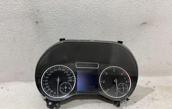 Mercedes-Benz B W246 W242 Speedometer (instrument cluster) A2469006111