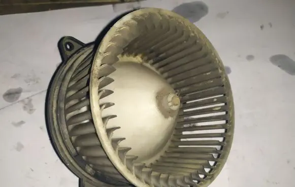 Mazda 323 Heater fan/blower 8940000